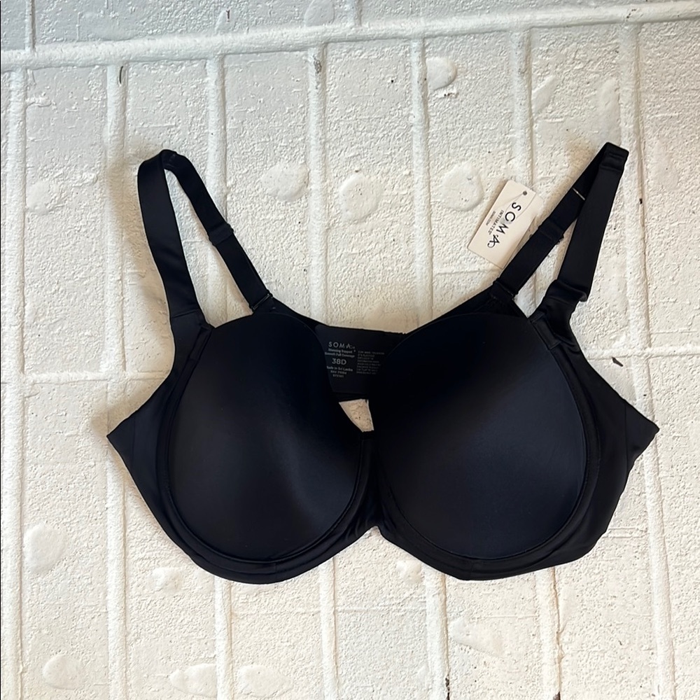 NWT SOMA bra. Size 38D. Color is black